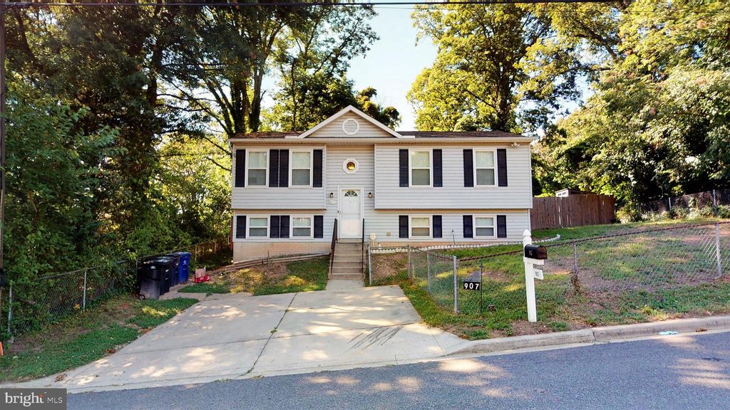 907 Abel Ave, Capitol Heights, MD 20743