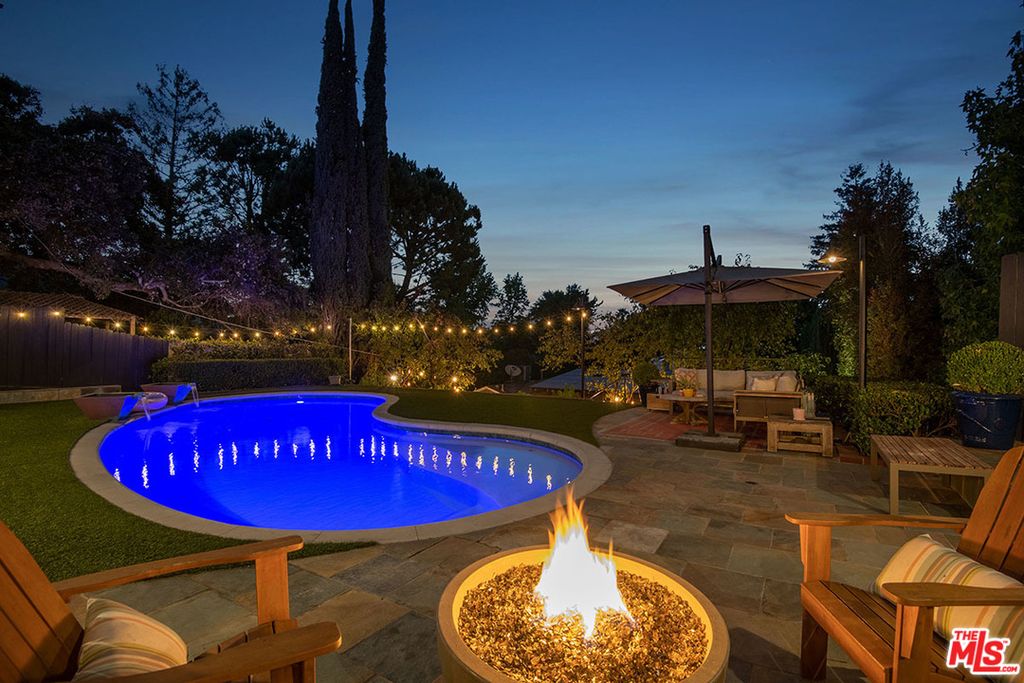 12112 Laurel Terrace Dr, Studio City, CA 91604
