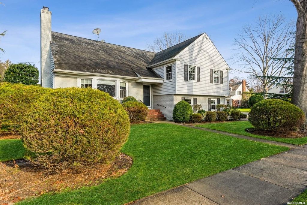 135 Cambridge Avenue, Garden City, NY 11530 See Est. Value, Schools