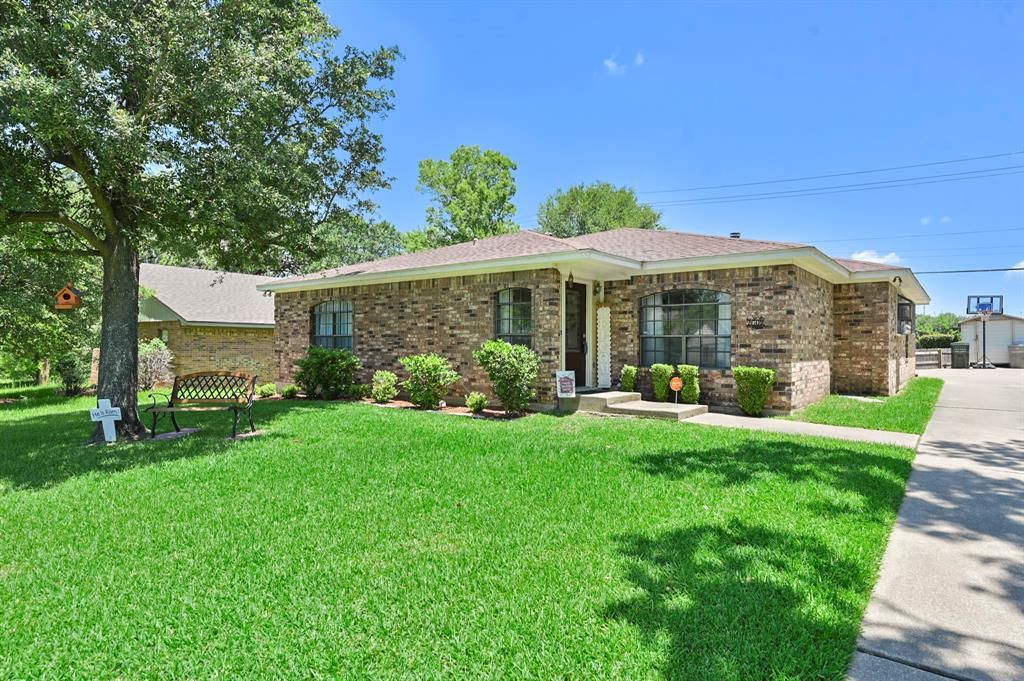 2602 Arbor Dr, Bryan, TX 77802