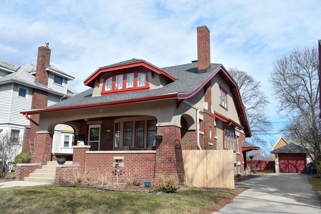 1752 N  48th St, Milwaukee, WI 53208