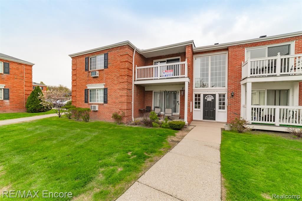 2420 Parmenter Blvd #209, Royal Oak, MI 48073