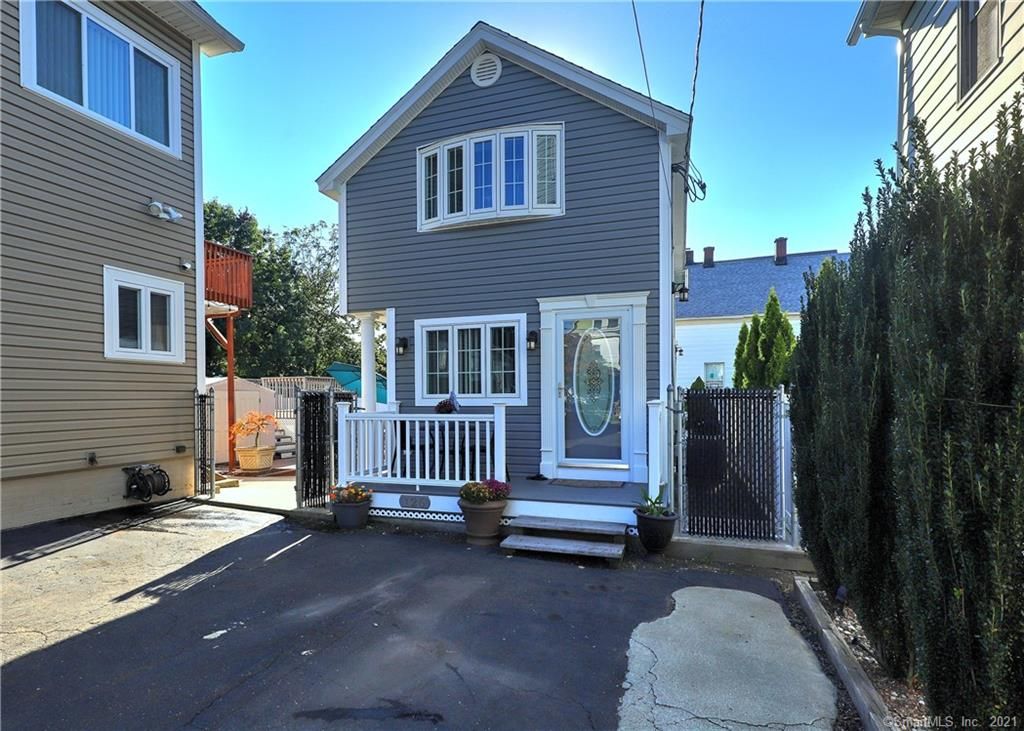 122 Peck Ave, West Haven, CT 06516