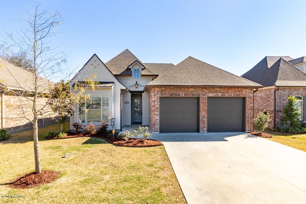 303 Channel Dr, Broussard, LA 70518
