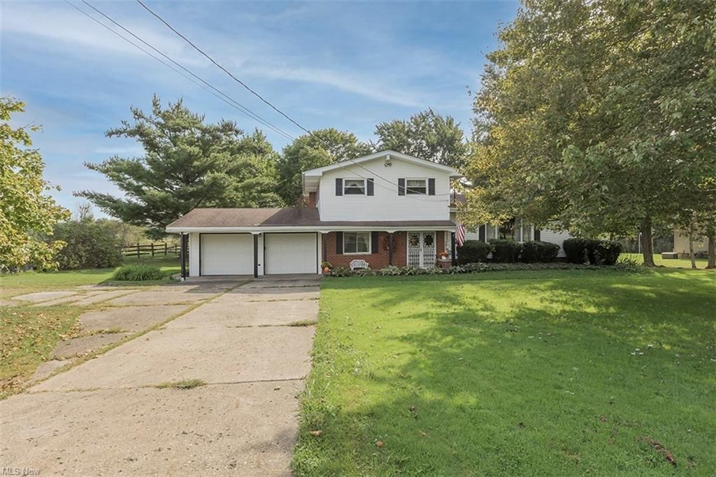 12246 Chamberlain Rd, Aurora, OH 44202