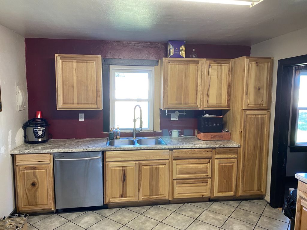 209 N Oak St, Seiling, OK 73663