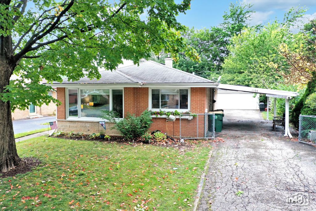 1104 S Haddow Ave, Arlington Heights, IL 60005