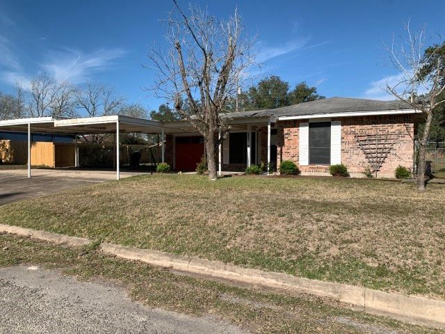1310 Terry St, George West, TX 78022