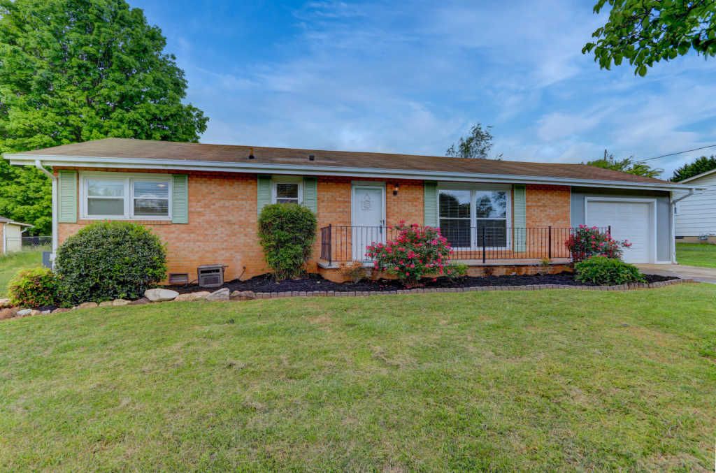 5613 Melstone Rd, Knoxville, TN 37912