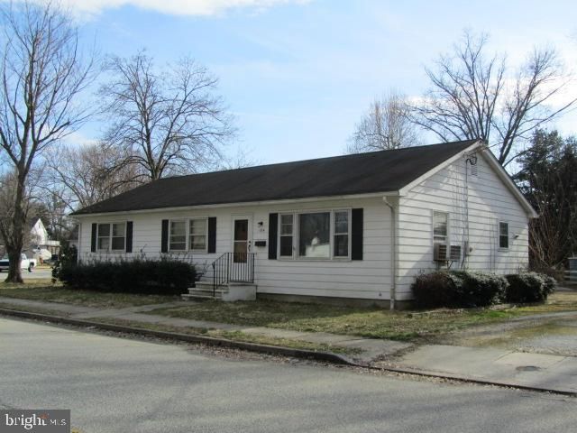 184 Elm St, Woodstown, NJ 08098