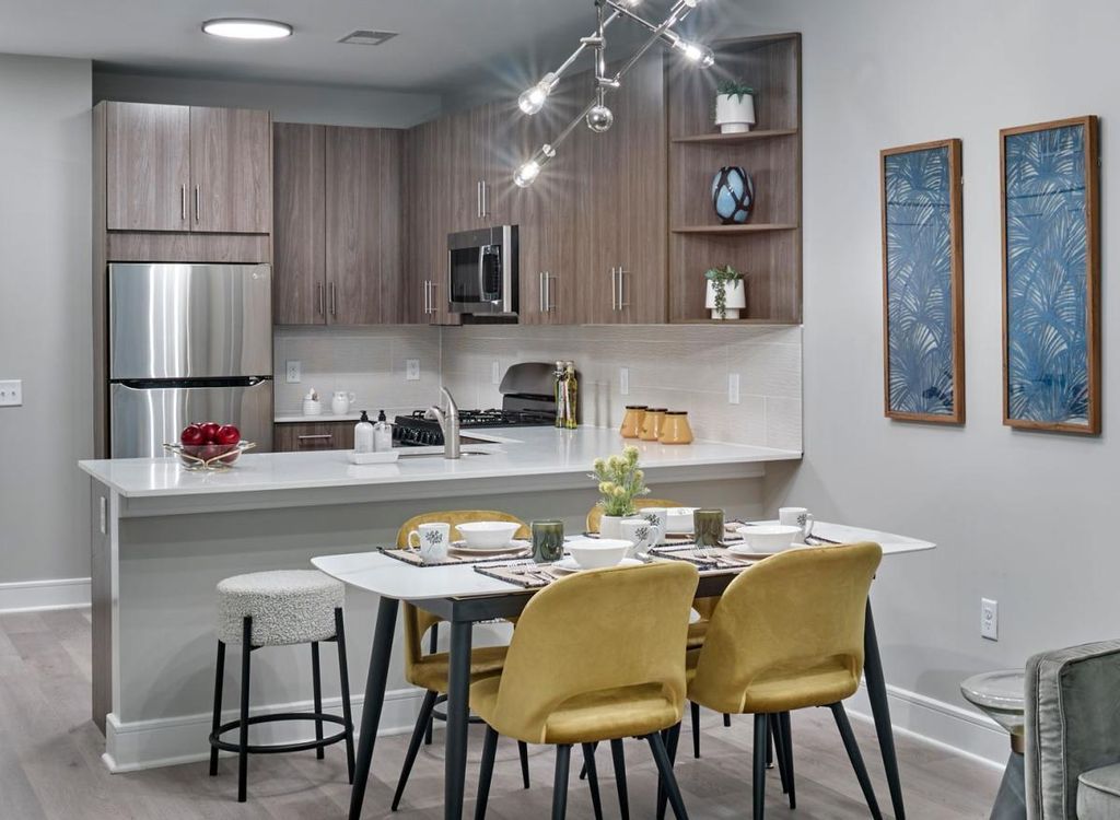 Room to shop rent in linden