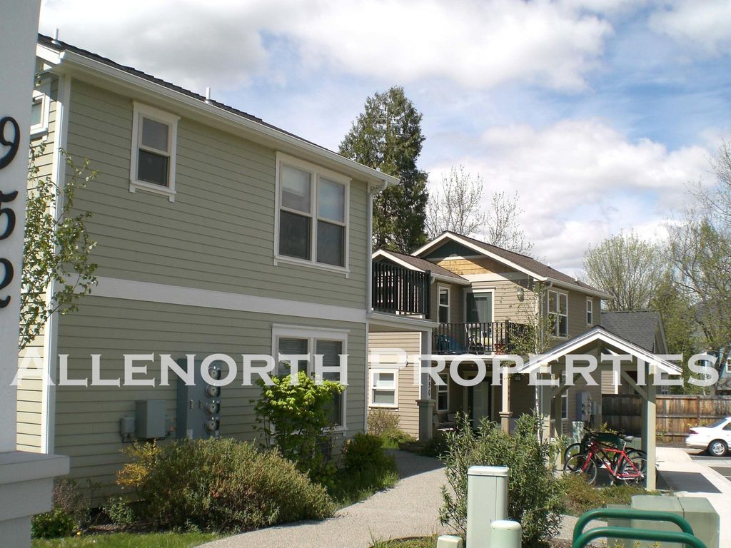 950 B St #1, Ashland, OR 97520 - See Est. Value, Schools &amp; More