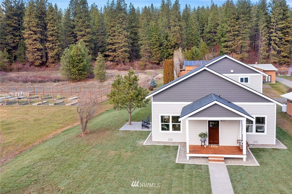 817 E 4th St, Cle Elum, WA 98922