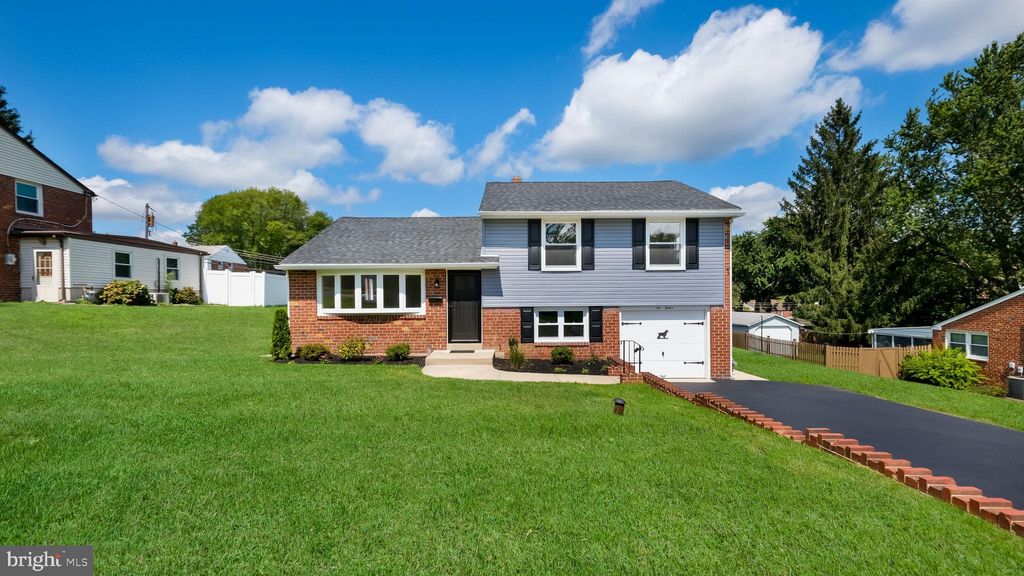 612 Cambridge Rd, Brookhaven, PA 19015