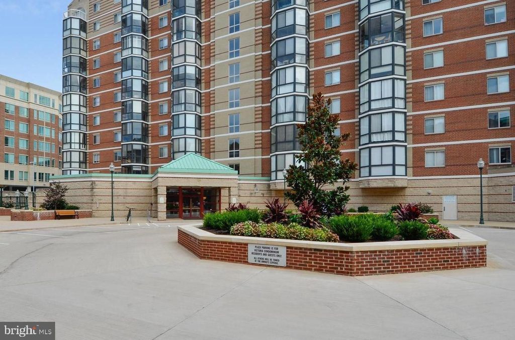 24 Courthouse Sq #211, Rockville, MD 20850