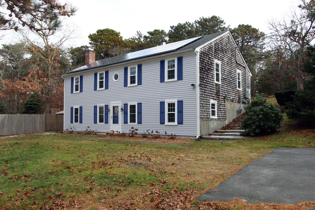 33 Indian Trl, Harwich, MA 02645