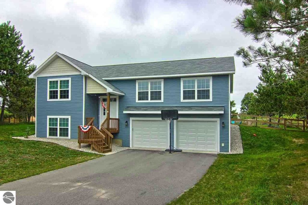 9621 Pattys Ln, Traverse City, MI 49684 Trulia