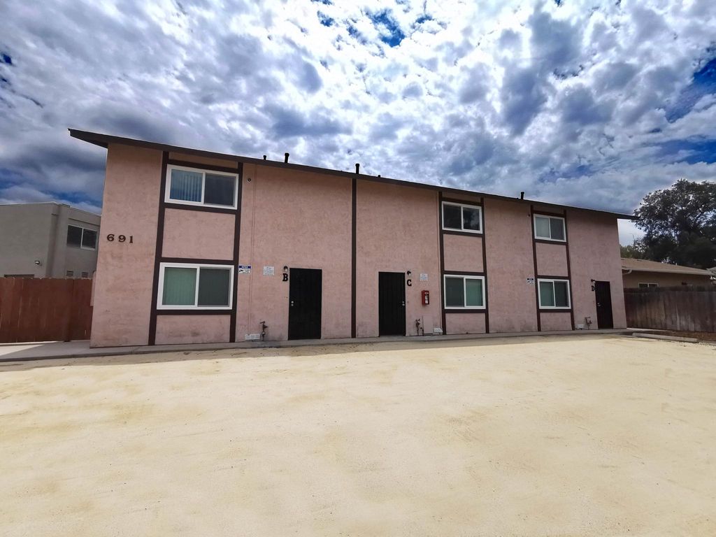 691 Graves Ave #B, El Cajon, CA 92021
