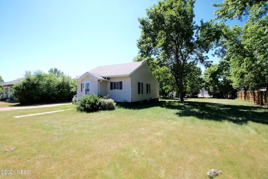 808 1st Ave SW, Castlewood, SD 57201