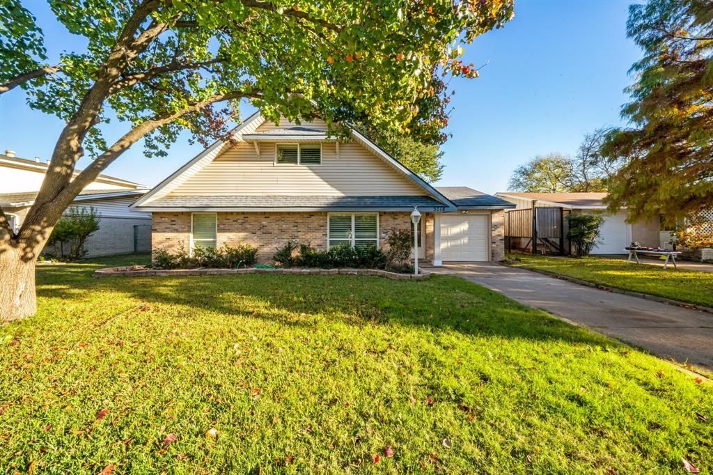 3718 Crestview Dr, Garland, TX 75042