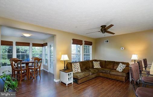 6205 Sandpiper Ct #207, Elkridge, MD 21075