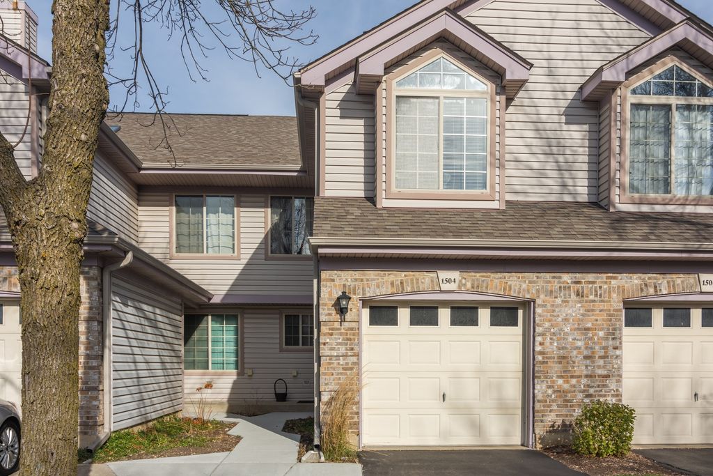 1504 N Saint Marks Pl, Palatine, IL 60067