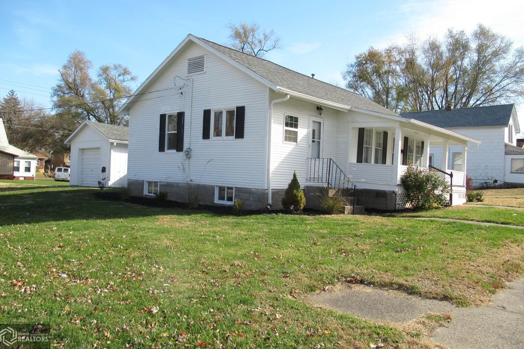 1327 Bank St, Keokuk, IA 52632