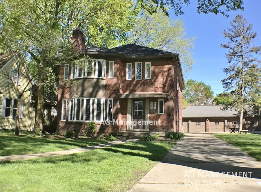 483 Neff Rd, Grosse Pointe, MI 48230