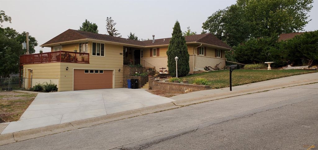 1505 Morningside Dr, Rapid City, SD 57701