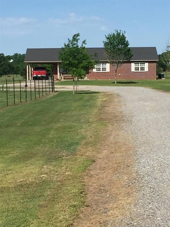 36237 Pleasant Valley Rd, Wister, OK 74966