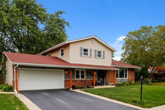 910 W Firestone Dr, Hoffman Estates, IL 60192