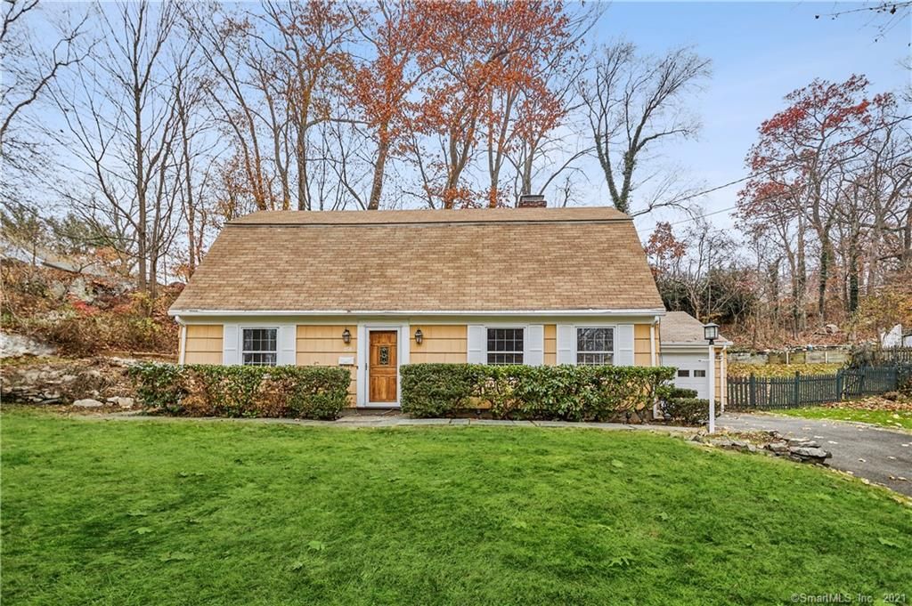 158 Sun Dance Rd, Stamford, CT 06905