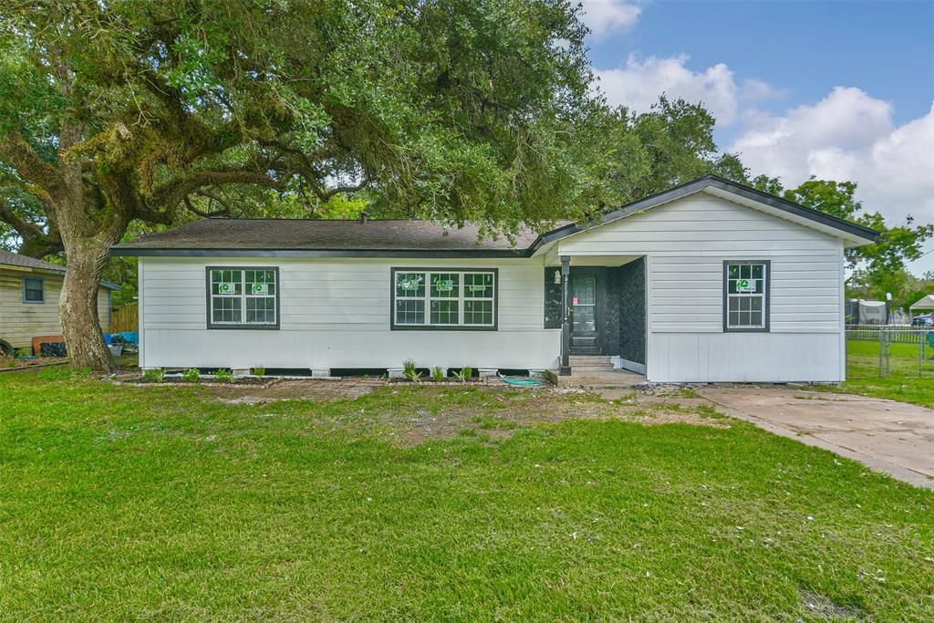 510 E Louisiana St, Brazoria, TX 77422