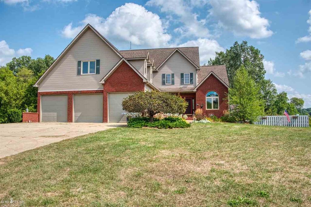 3323 S M 52, Owosso, MI 48867