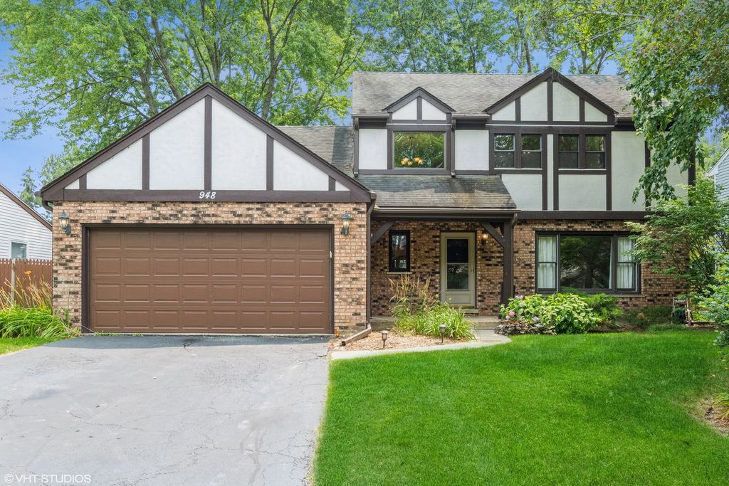 948 Creekside Cir, Naperville, IL 60563