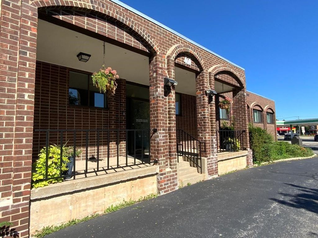 460 Coventry Ln #105, Crystal Lake, IL 60014