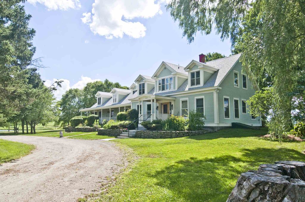 1563 Darling Hill Rd, Lyndonville, VT 05851 5 Bed, 8 Bath Single