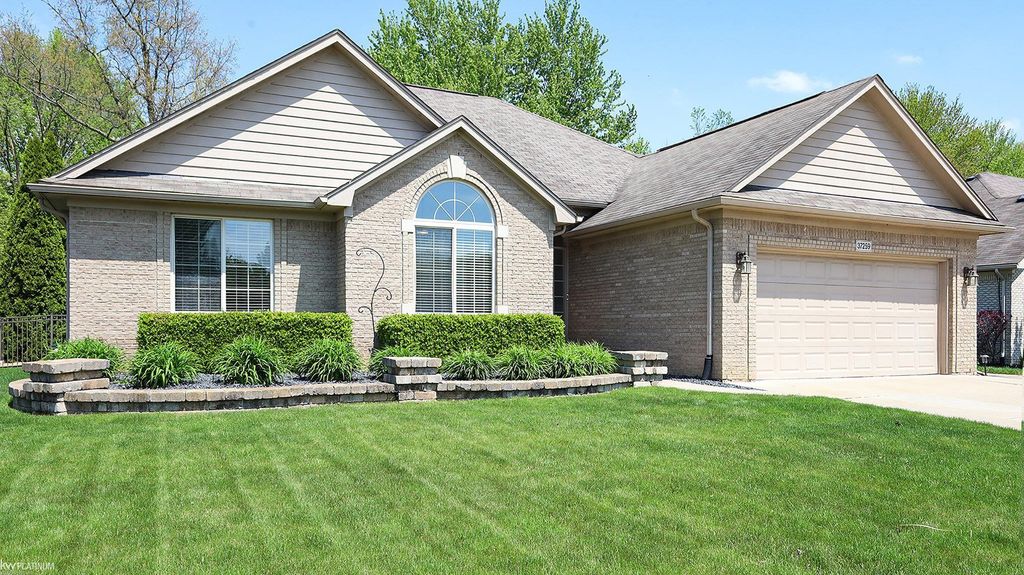 37259 Willow Creek Ln, New Baltimore, MI 48047