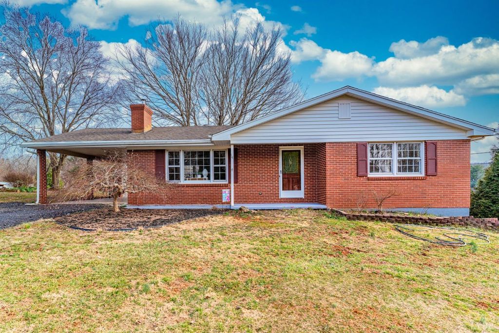 149 Lakeside Dr 21621, Lynchburg, VA 4 Bed, 3 Bath