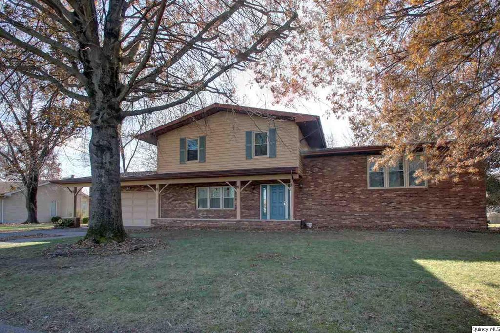 4916 Sunview Dr, Quincy, IL 62305