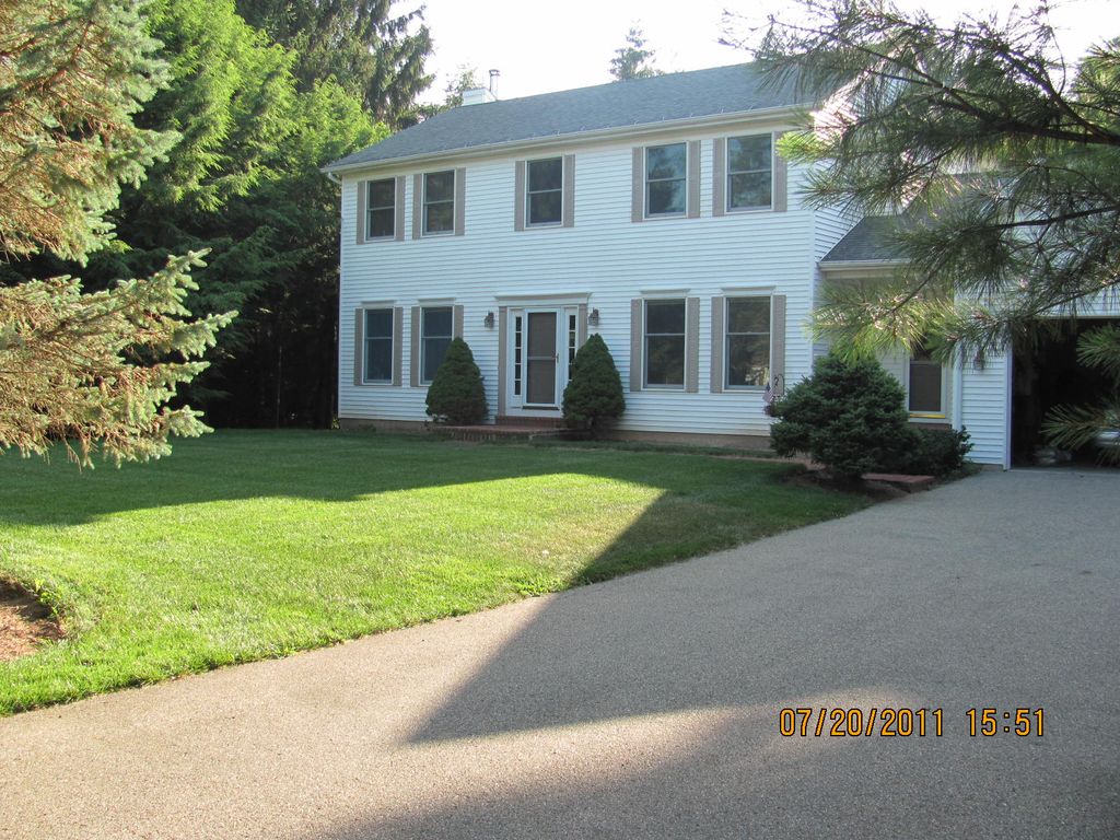 6645 Riga Ave NE, Rockford, MI 49341