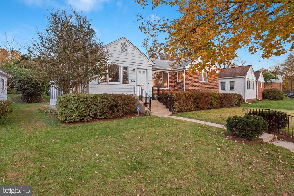 2932 Terrace Dr, Chevy Chase, MD 20815