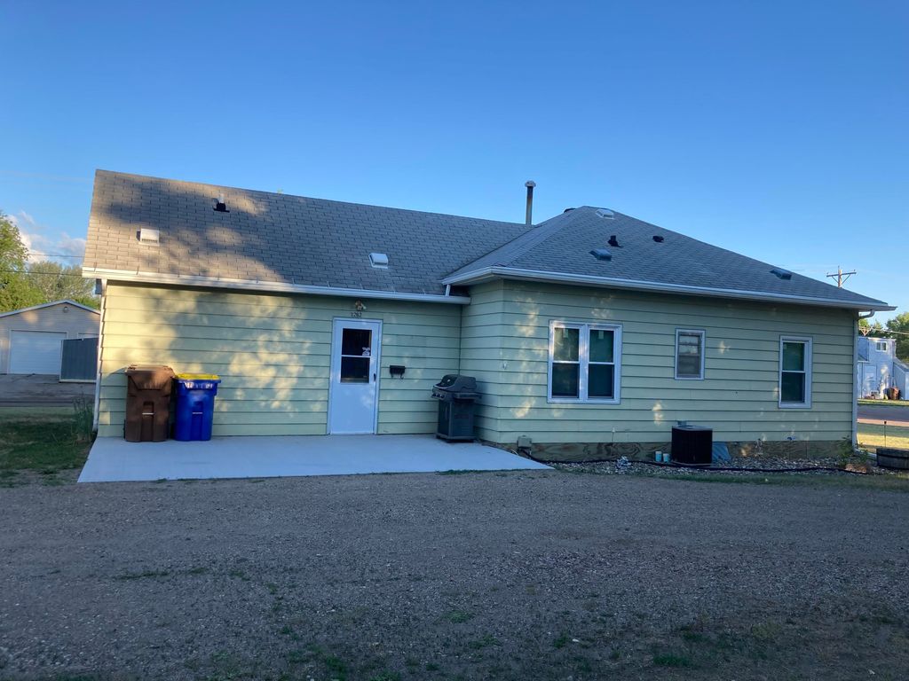 1282 1st St SW, Huron, SD 57350 Trulia