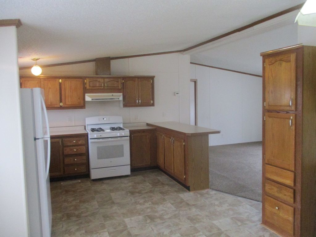 4245 W Jolly Rd #22, Lansing, MI 48911