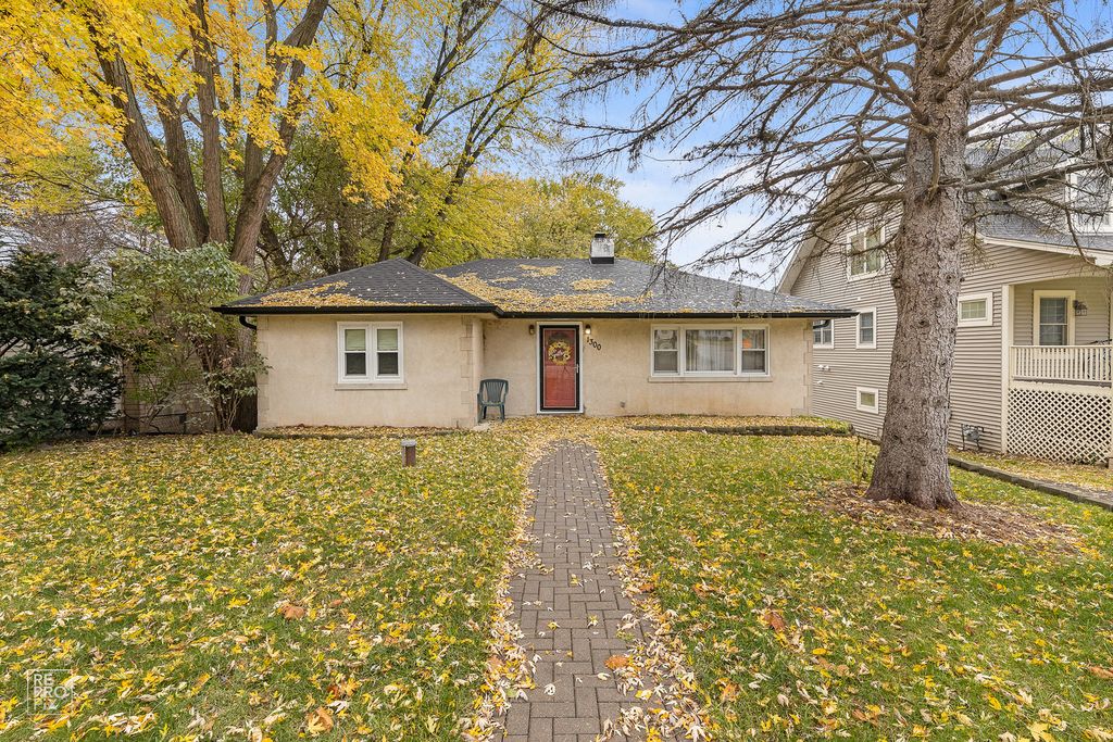 1300 S Lawler Ave, Lombard, IL 60148