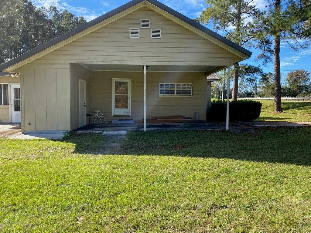 1345 Old Clyattville Rd, Valdosta, GA 31601 3 Bed, 2 Bath Single
