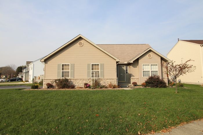 2523 Medora Dr, Grove City, OH 43123