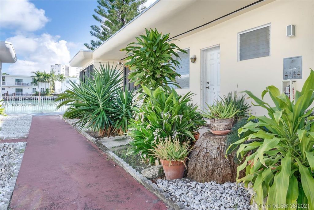 7975 Crespi Blvd #1, Miami Beach, FL 33141