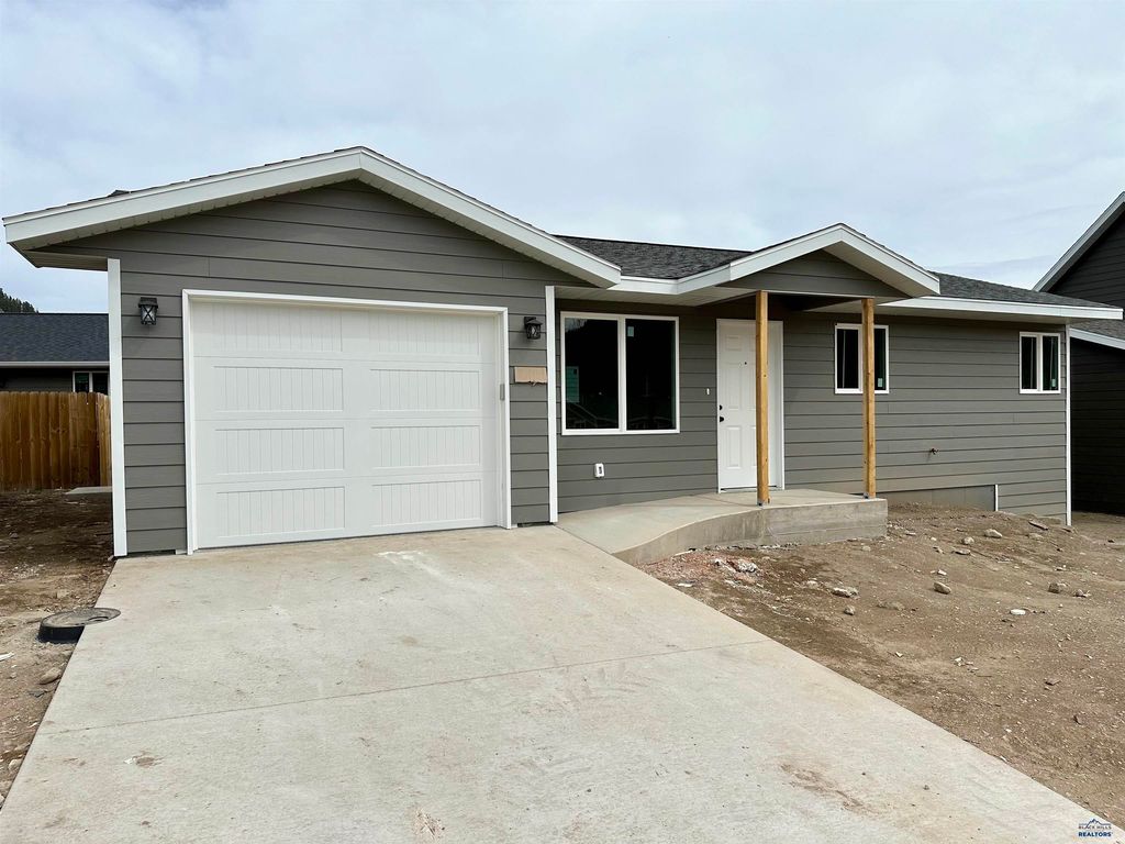 1048 Top O Hill Ave, Hill City, SD 57745