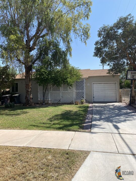812 Heffernan Ave, Calexico, CA 92231